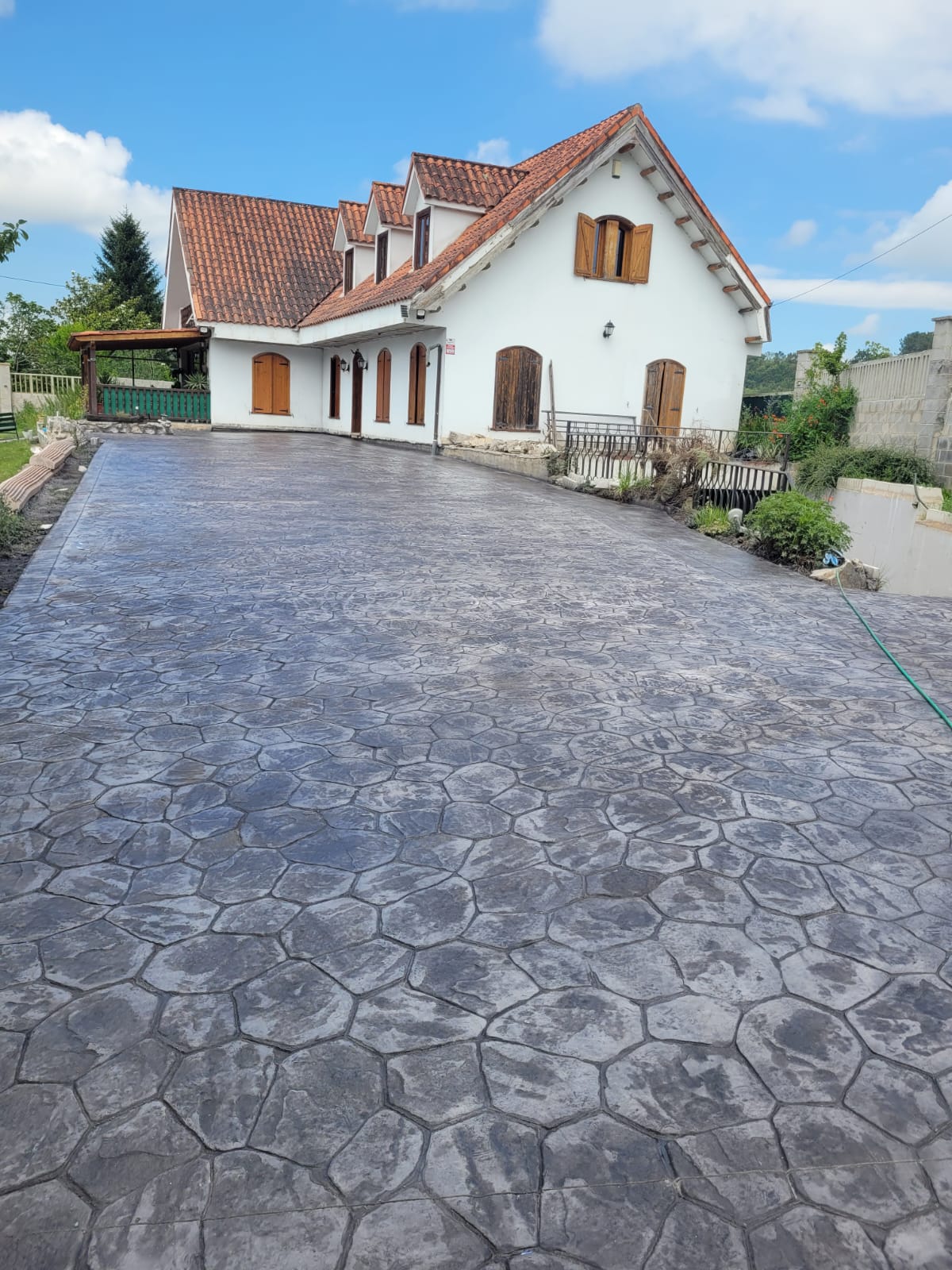 Artisan du béton pour projets sur mesure à Marseille