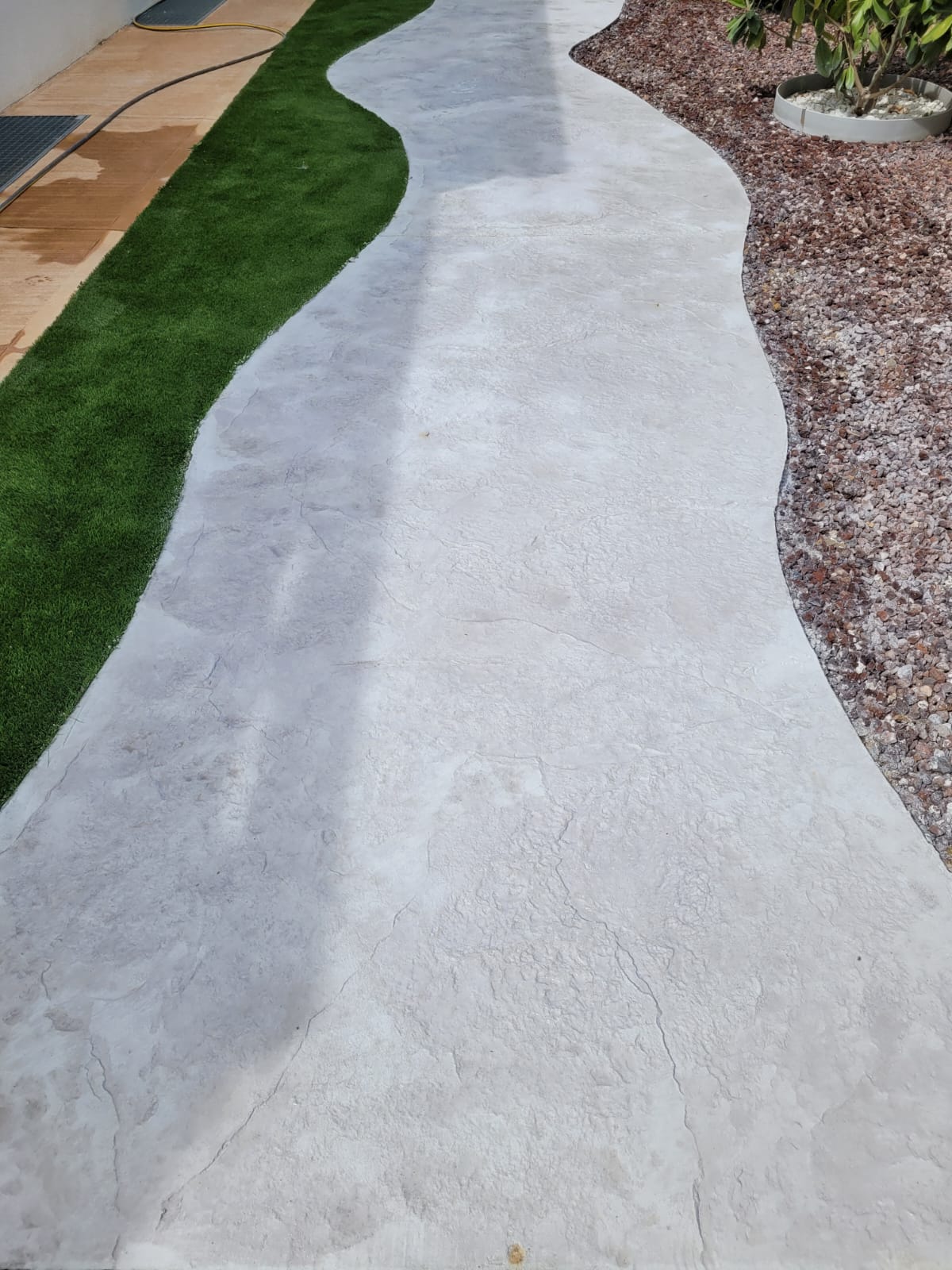 Réalisation de chemins d'accès en béton imprimé à Marseille