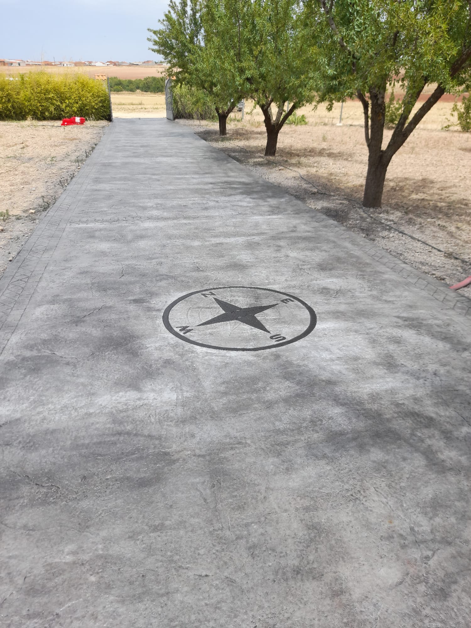 Béton monocouche décoratif pour garages et entrepôts à Marseille