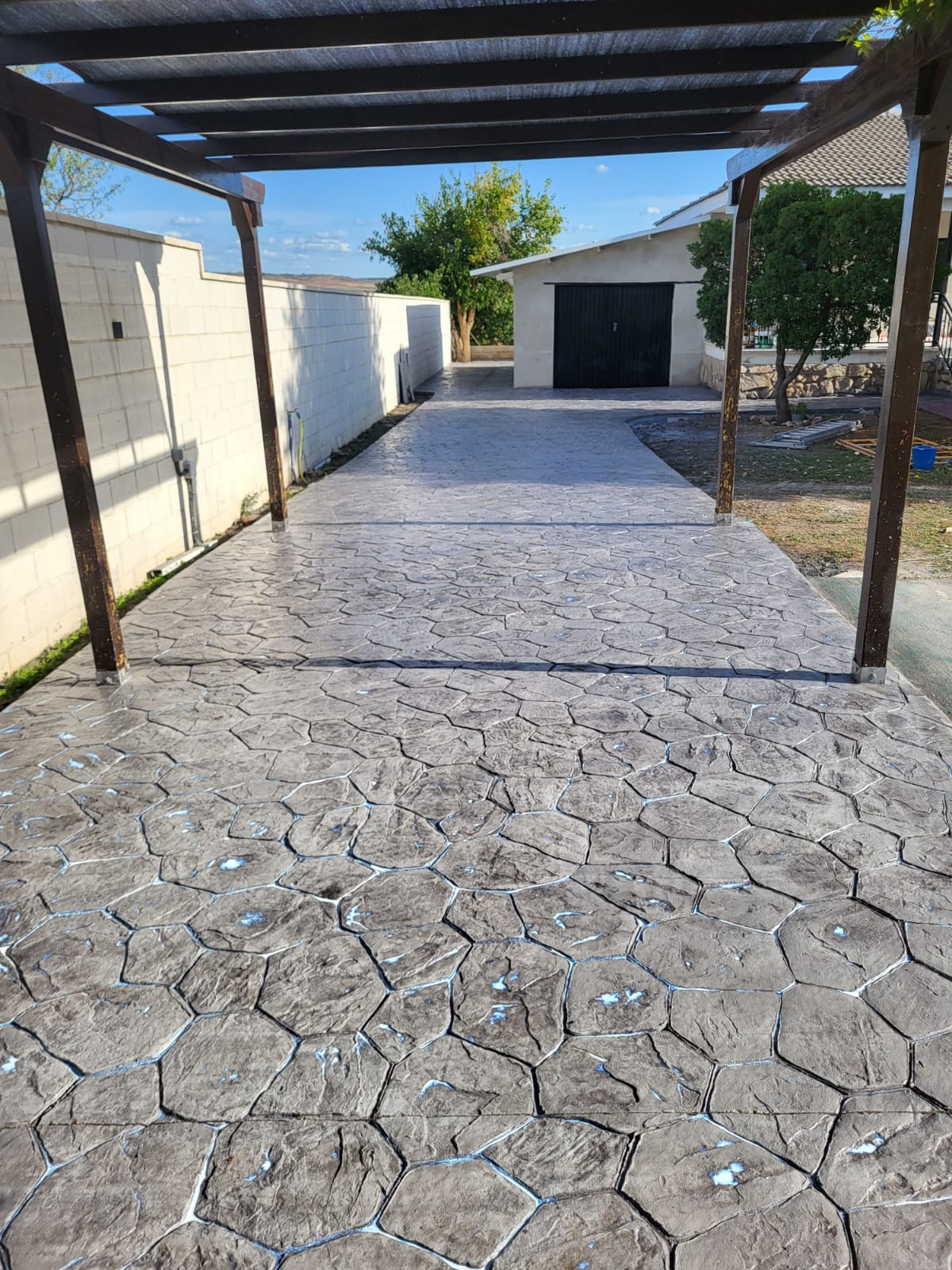 Installation de béton pour entrepôts et zones de stockage à Marseille