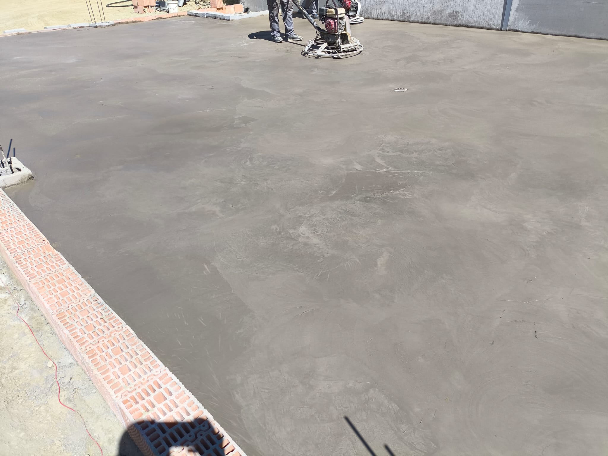 Artisan du béton pour projets sur mesure à Marseille