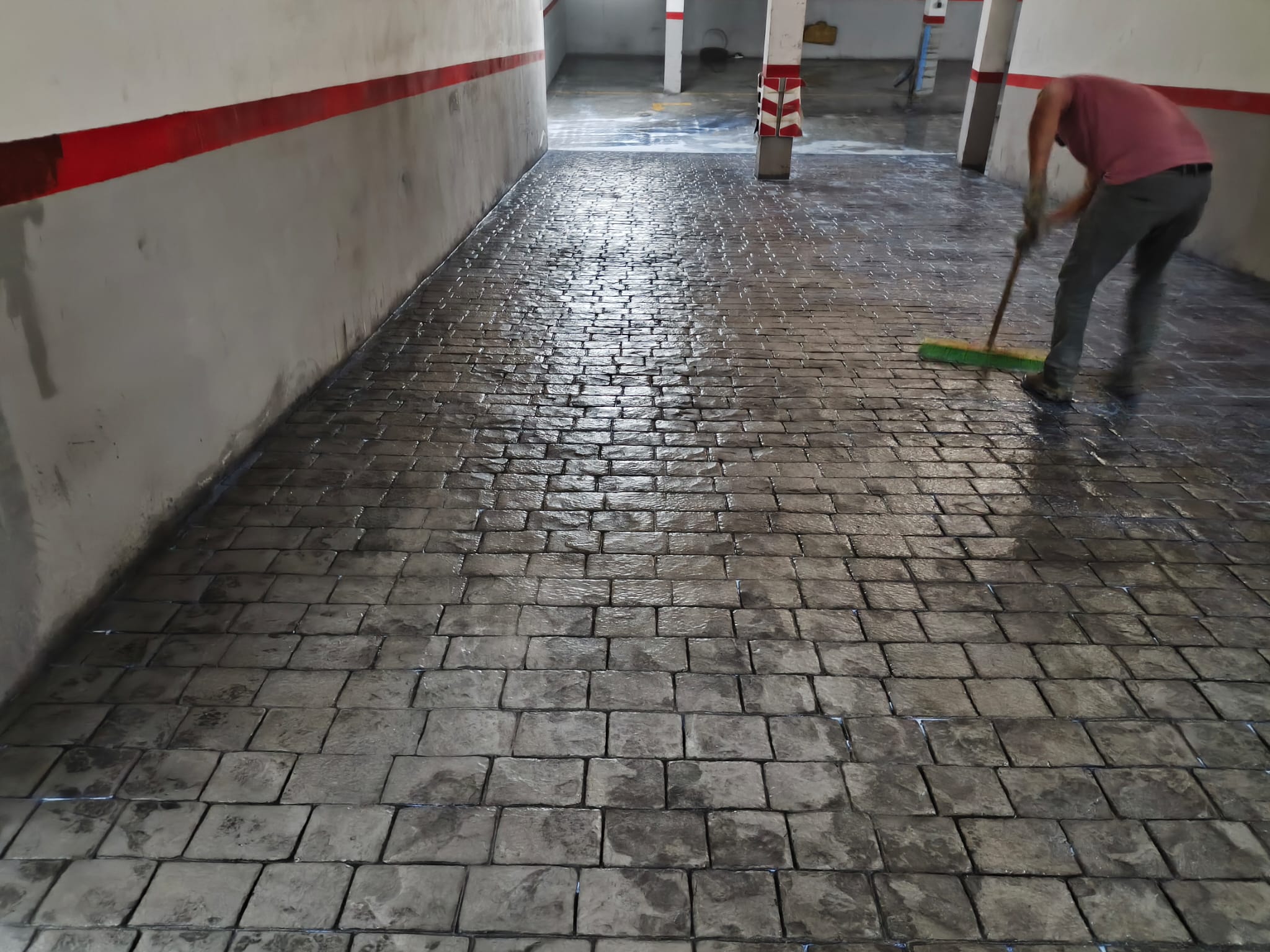 Réalisation de chemins d'accès en béton imprimé à Marseille